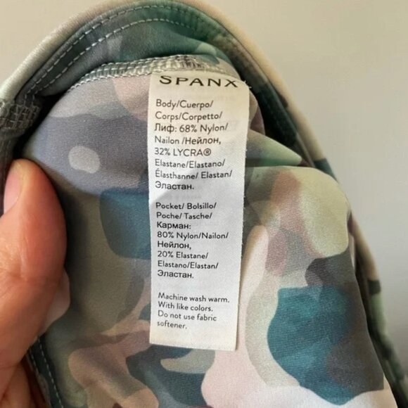 SPANX Booty Boost® Active Printed 7/8 Leggings M Painted Blue Camo Activewear - Picture 11 of 11